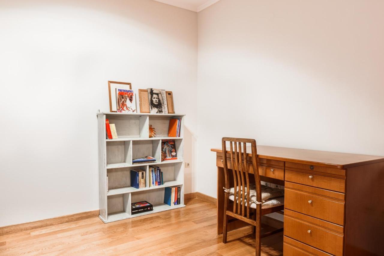 Wood In The Center Of Apartment Thessaloniki